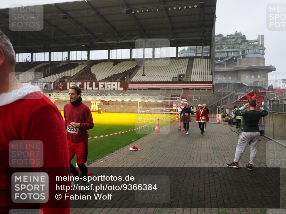 07.12.2025 - St. Pauli X-Mass-Run No. 15 Fabian Wolf http://msf.ph/oto/9366384 07.12.2025 10:20:04 Ziel 1364, 1553, 1903, 2238, 2751, 3846, 3871, 3893, 4042, 4071 meine-sportfotos.de