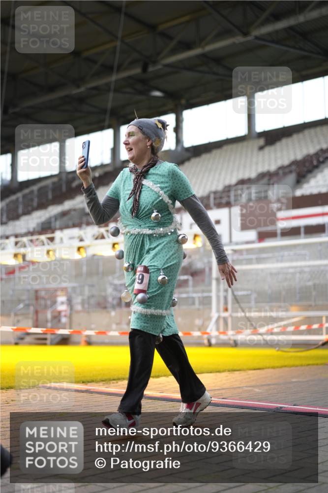 07.12.2025 - St. Pauli X-Mass-Run No. 15 Patografie http://msf.ph/oto/9366429 07.12.2025 10:52:43 Ziel 176, 262, 1305, 4859 meine-sportfotos.de