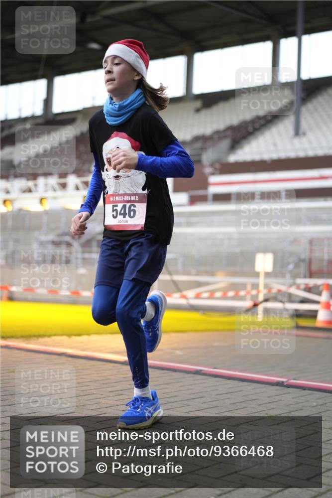 07.12.2025 - St. Pauli X-Mass-Run No. 15 Patografie http://msf.ph/oto/9366468 07.12.2025 10:53:18 Ziel 546, 1684, 3128 meine-sportfotos.de