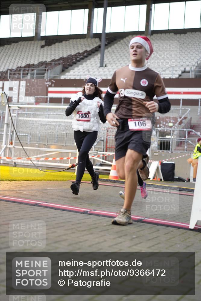 07.12.2025 - St. Pauli X-Mass-Run No. 15 Patografie http://msf.ph/oto/9366472 07.12.2025 10:53:25 Ziel 106, 546, 1679, 1680, 1681, 1682, 1683, 3128 meine-sportfotos.de