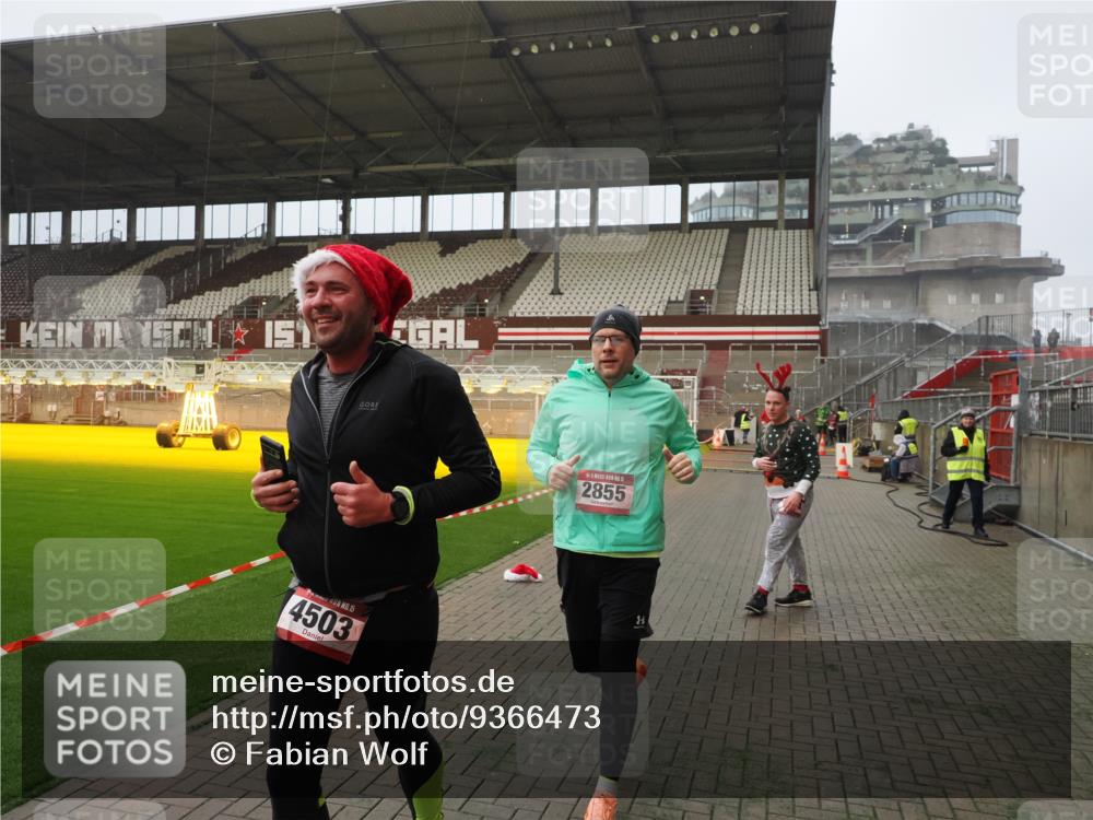07.12.2025 - St. Pauli X-Mass-Run No. 15 Fabian Wolf http://msf.ph/oto/9366473 07.12.2025 10:20:15 Ziel 459, 1364, 1553, 1903, 2238, 2751, 2855, 3846, 3871, 4042, 4071, 4503, 4523 meine-sportfotos.de