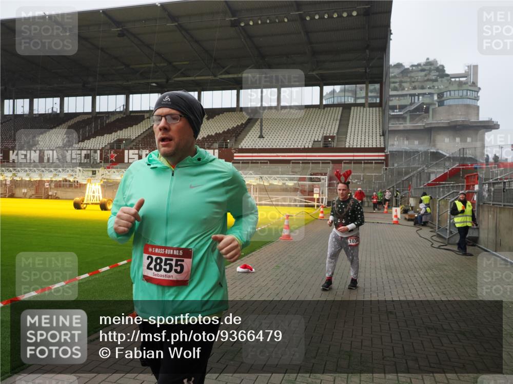 07.12.2025 - St. Pauli X-Mass-Run No. 15 Fabian Wolf http://msf.ph/oto/9366479 07.12.2025 10:20:16 Ziel 459, 1364, 1553, 1903, 2238, 2751, 2855, 3846, 3871, 4042, 4071, 4503, 4523 meine-sportfotos.de