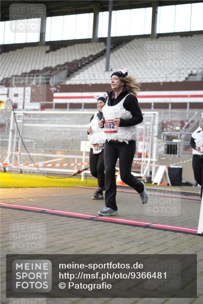 07.12.2025 - St. Pauli X-Mass-Run No. 15 Patografie http://msf.ph/oto/9366481 07.12.2025 10:53:29 Ziel 106, 546, 1679, 1680, 1681, 1682, 1683 meine-sportfotos.de