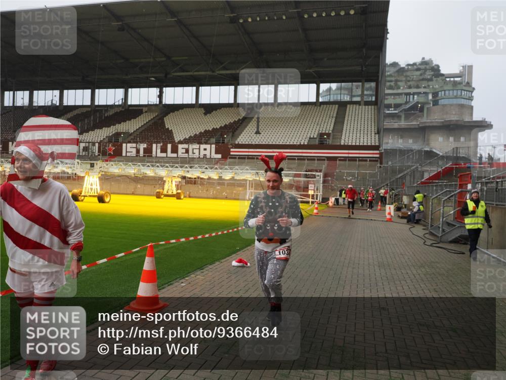 07.12.2025 - St. Pauli X-Mass-Run No. 15 Fabian Wolf http://msf.ph/oto/9366484 07.12.2025 10:20:17 Ziel 459, 1364, 1553, 1903, 2751, 2855, 3846, 3871, 4042, 4071, 4503, 4523 meine-sportfotos.de