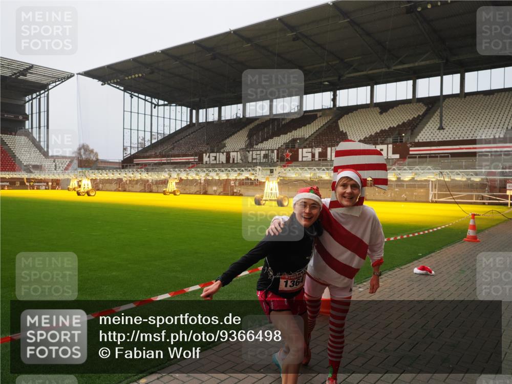 07.12.2025 - St. Pauli X-Mass-Run No. 15 Fabian Wolf http://msf.ph/oto/9366498 07.12.2025 10:20:21 Ziel 447, 452, 459, 1553, 2855, 3473, 3832, 4042, 4071, 4116, 4503, 4523 meine-sportfotos.de