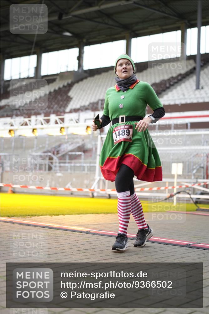 07.12.2025 - St. Pauli X-Mass-Run No. 15 Patografie http://msf.ph/oto/9366502 07.12.2025 10:54:19 Ziel 1489 meine-sportfotos.de
