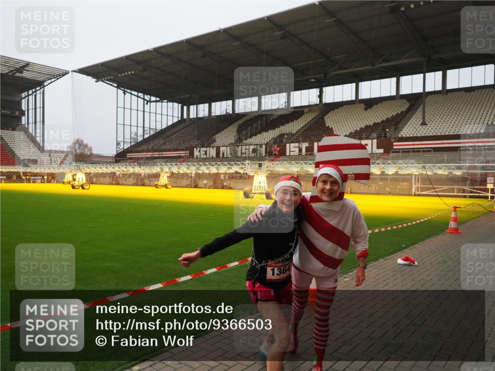 07.12.2025 - St. Pauli X-Mass-Run No. 15 Fabian Wolf http://msf.ph/oto/9366503 07.12.2025 10:20:21 Ziel 447, 452, 459, 1553, 2855, 3473, 3832, 4042, 4071, 4116, 4503, 4523 meine-sportfotos.de