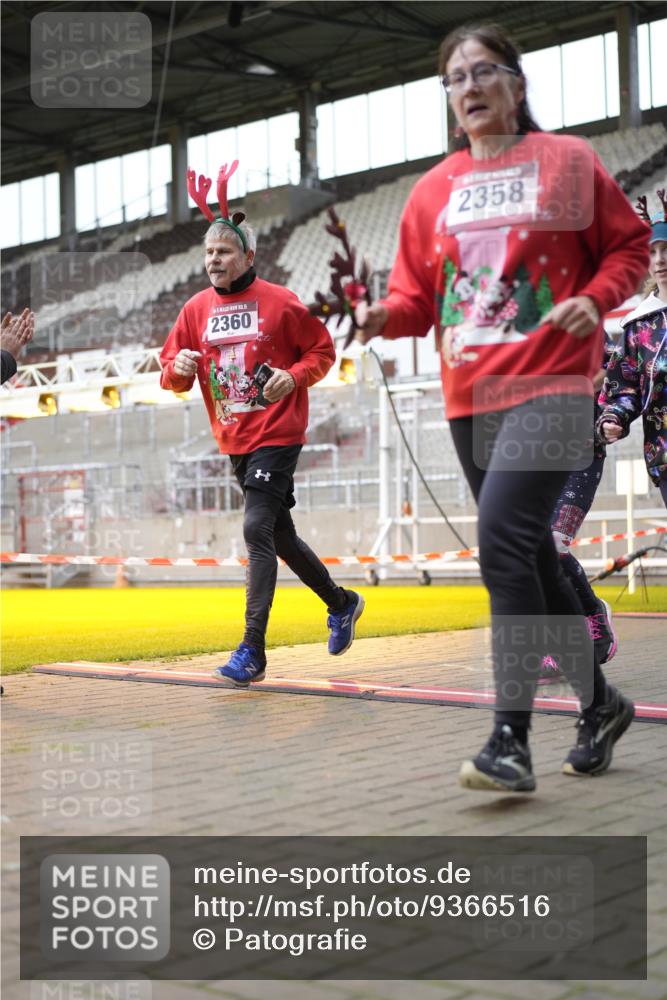 07.12.2025 - St. Pauli X-Mass-Run No. 15 Patografie http://msf.ph/oto/9366516 07.12.2025 10:54:28 Ziel 656, 1177, 1489, 2286, 2328, 2358, 2360, 2832, 3391, 3437 meine-sportfotos.de