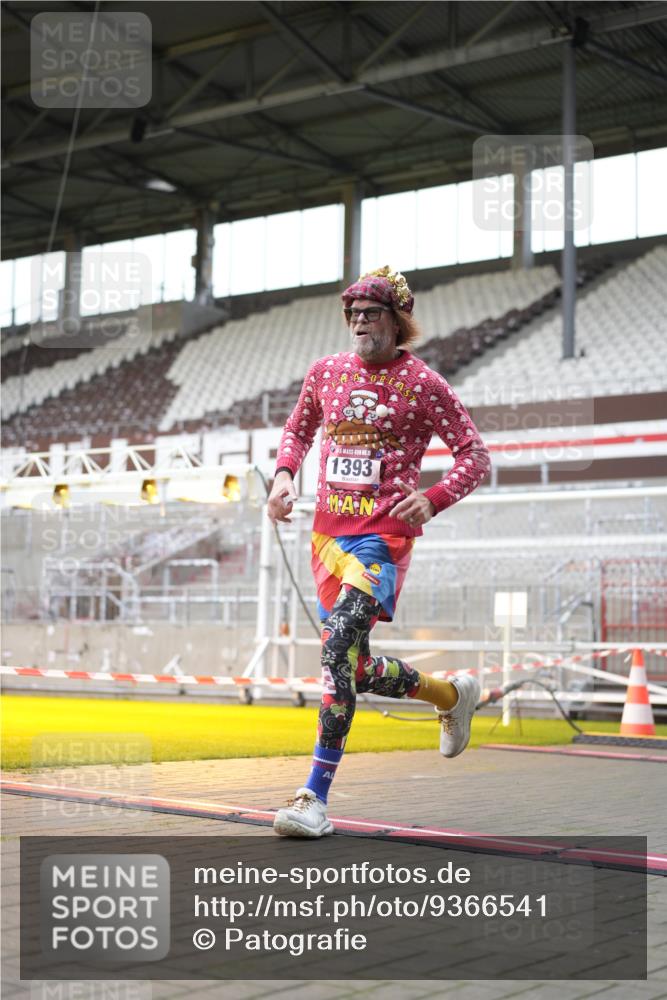 07.12.2025 - St. Pauli X-Mass-Run No. 15 Patografie http://msf.ph/oto/9366541 07.12.2025 10:54:50 Ziel 692, 1393 meine-sportfotos.de