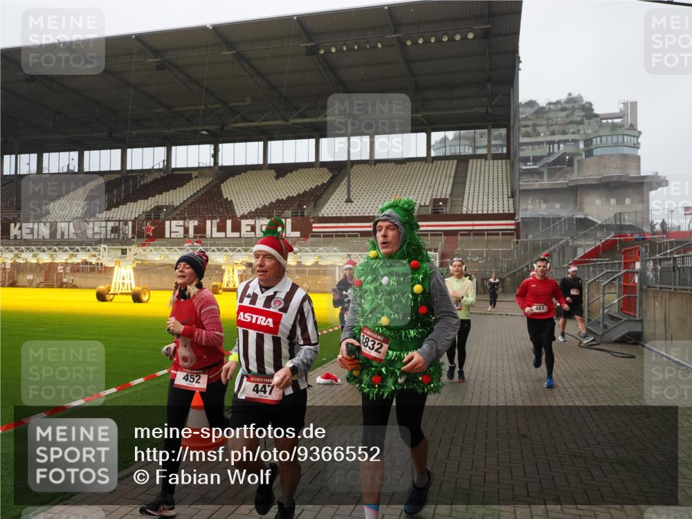 07.12.2025 - St. Pauli X-Mass-Run No. 15 Fabian Wolf http://msf.ph/oto/9366552 07.12.2025 10:20:29 Ziel 447, 452, 461, 478, 2187, 3473, 3832, 4116, 4490, 4523 meine-sportfotos.de