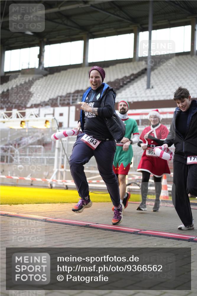 07.12.2025 - St. Pauli X-Mass-Run No. 15 Patografie http://msf.ph/oto/9366562 07.12.2025 10:56:09 Ziel 951, 955, 1790, 1793, 4493 meine-sportfotos.de