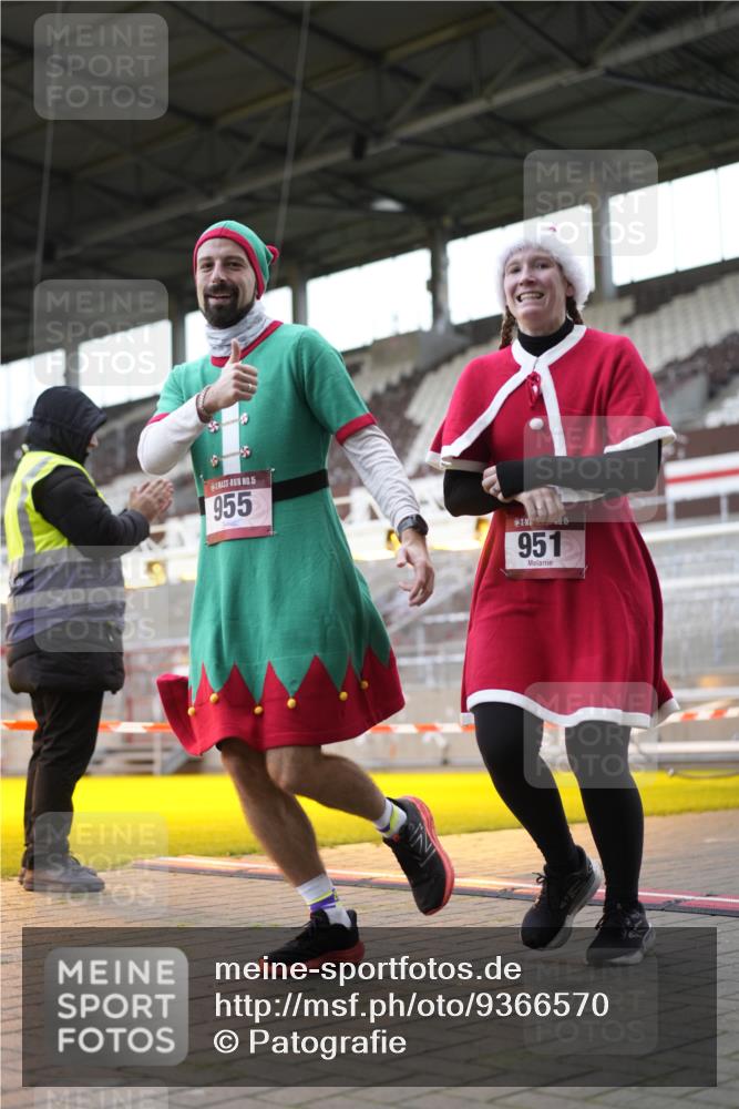 07.12.2025 - St. Pauli X-Mass-Run No. 15 Patografie http://msf.ph/oto/9366570 07.12.2025 10:56:11 Ziel 951, 955, 1790, 1793 meine-sportfotos.de