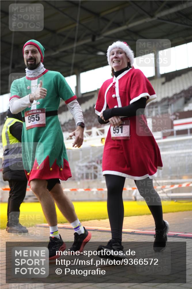 07.12.2025 - St. Pauli X-Mass-Run No. 15 Patografie http://msf.ph/oto/9366572 07.12.2025 10:56:11 Ziel 951, 955, 1790, 1793 meine-sportfotos.de