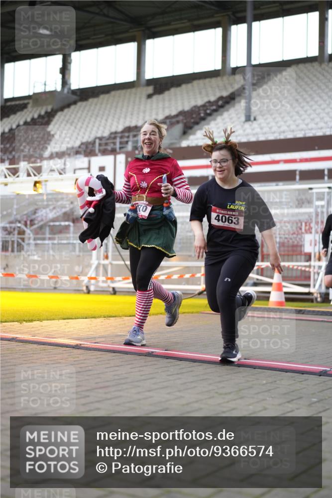 07.12.2025 - St. Pauli X-Mass-Run No. 15 Patografie http://msf.ph/oto/9366574 07.12.2025 10:56:19 Ziel 951, 955, 1790, 1793, 2170, 4063, 4146 meine-sportfotos.de
