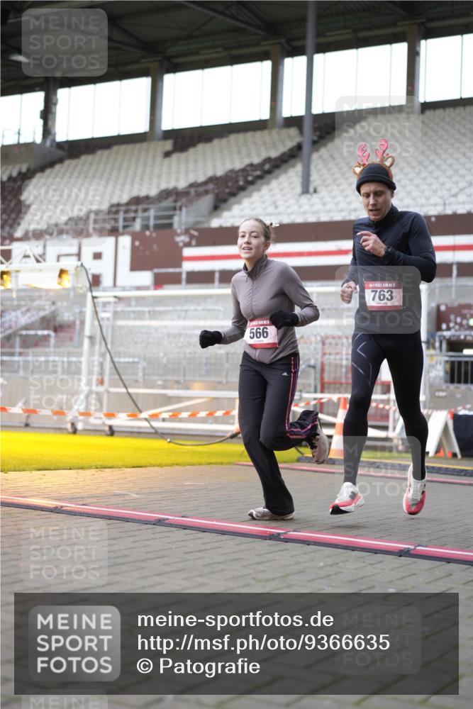 07.12.2025 - St. Pauli X-Mass-Run No. 15 Patografie http://msf.ph/oto/9366635 07.12.2025 10:56:51 Ziel 55, 417, 555, 566, 568, 763, 1203, 2538, 2542, 2664, 3275, 4799 meine-sportfotos.de
