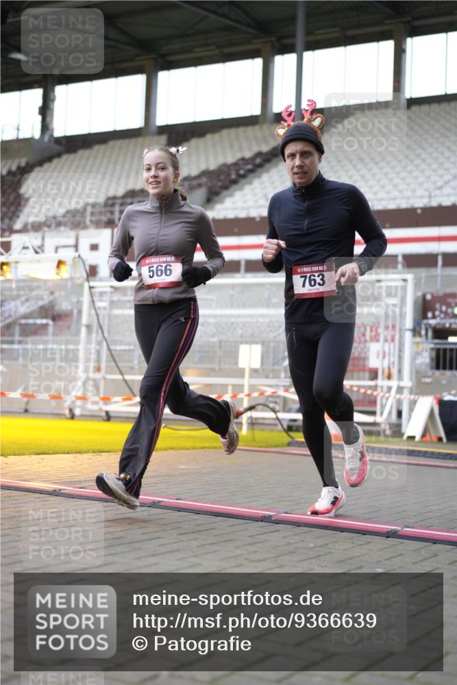 07.12.2025 - St. Pauli X-Mass-Run No. 15 Patografie http://msf.ph/oto/9366639 07.12.2025 10:56:51 Ziel 55, 417, 555, 566, 568, 763, 1203, 2538, 2542, 2664, 3275, 4799 meine-sportfotos.de