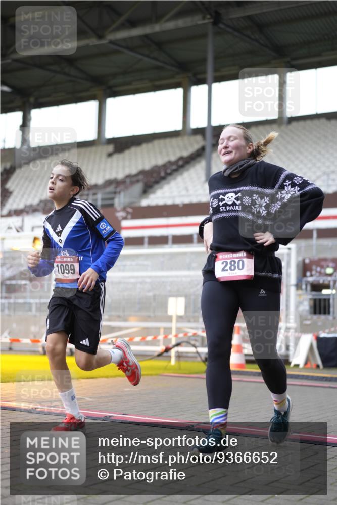 07.12.2025 - St. Pauli X-Mass-Run No. 15 Patografie http://msf.ph/oto/9366652 07.12.2025 10:57:05 Ziel 280, 566, 763, 1097, 1099, 3064, 3067, 3275, 4799 meine-sportfotos.de