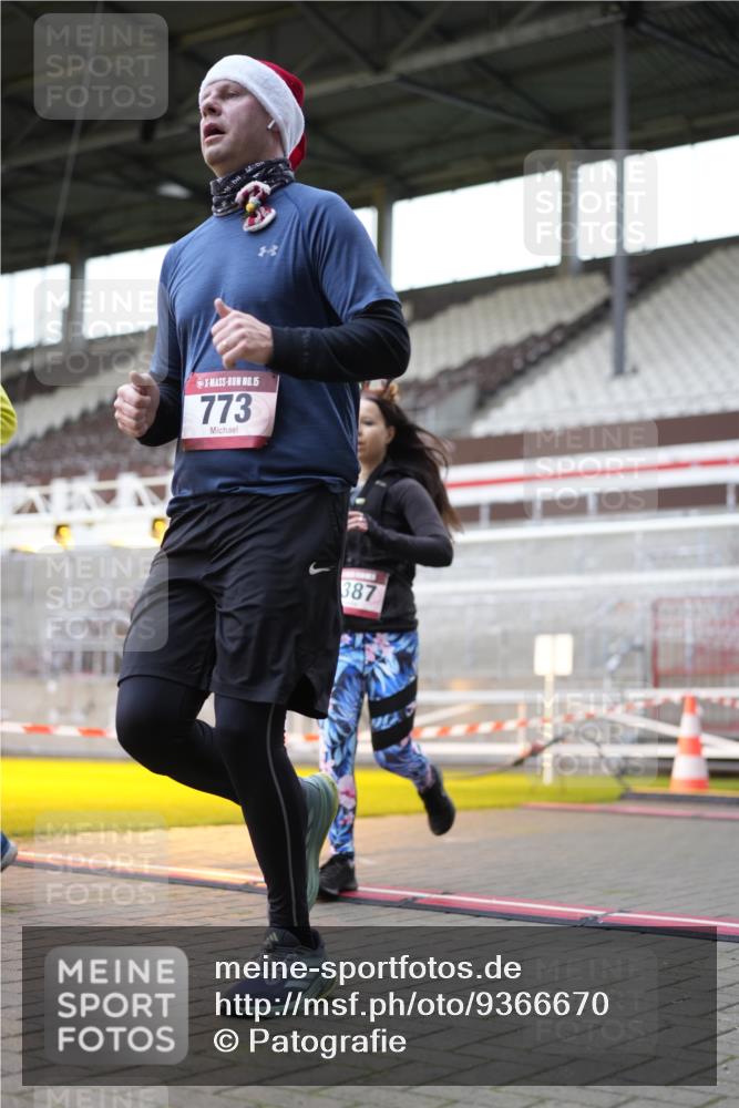 07.12.2025 - St. Pauli X-Mass-Run No. 15 Patografie http://msf.ph/oto/9366670 07.12.2025 10:57:13 Ziel 130, 251, 280, 773, 1097, 1099, 1387, 2290, 2296, 2297, 2298, 2665, 3064, 3067 meine-sportfotos.de