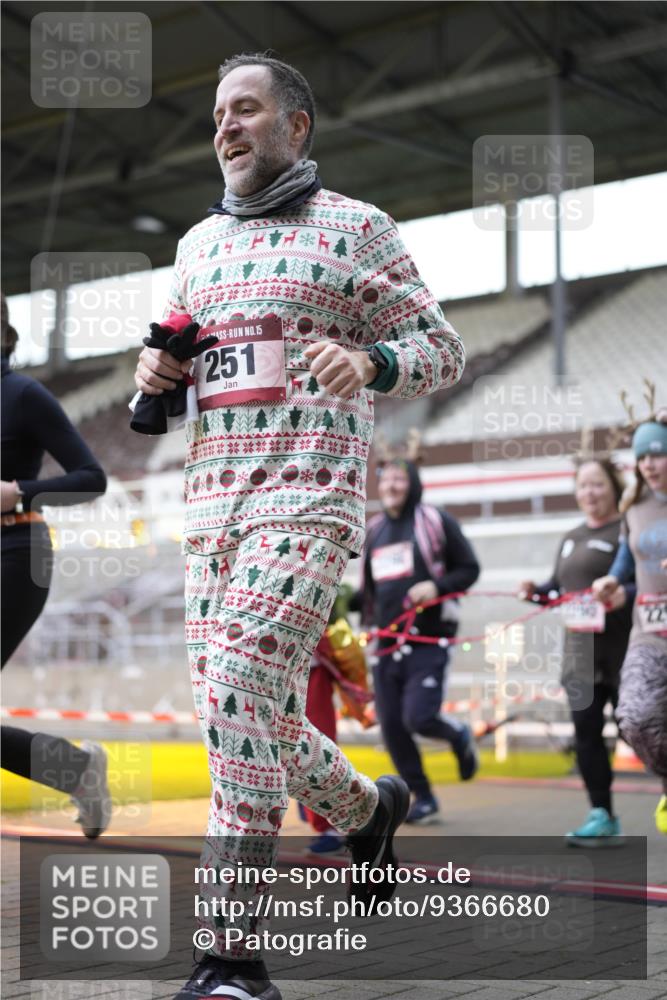 07.12.2025 - St. Pauli X-Mass-Run No. 15 Patografie http://msf.ph/oto/9366680 07.12.2025 10:57:16 Ziel 130, 251, 280, 773, 994, 1097, 1099, 1387, 2290, 2296, 2297, 2298, 2665, 3064, 3067 meine-sportfotos.de