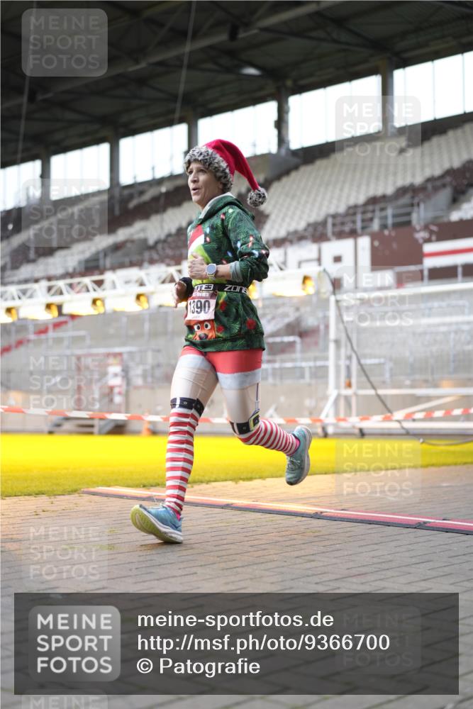 07.12.2025 - St. Pauli X-Mass-Run No. 15 Patografie http://msf.ph/oto/9366700 07.12.2025 10:57:40 Ziel 170, 324, 1213, 1390 meine-sportfotos.de