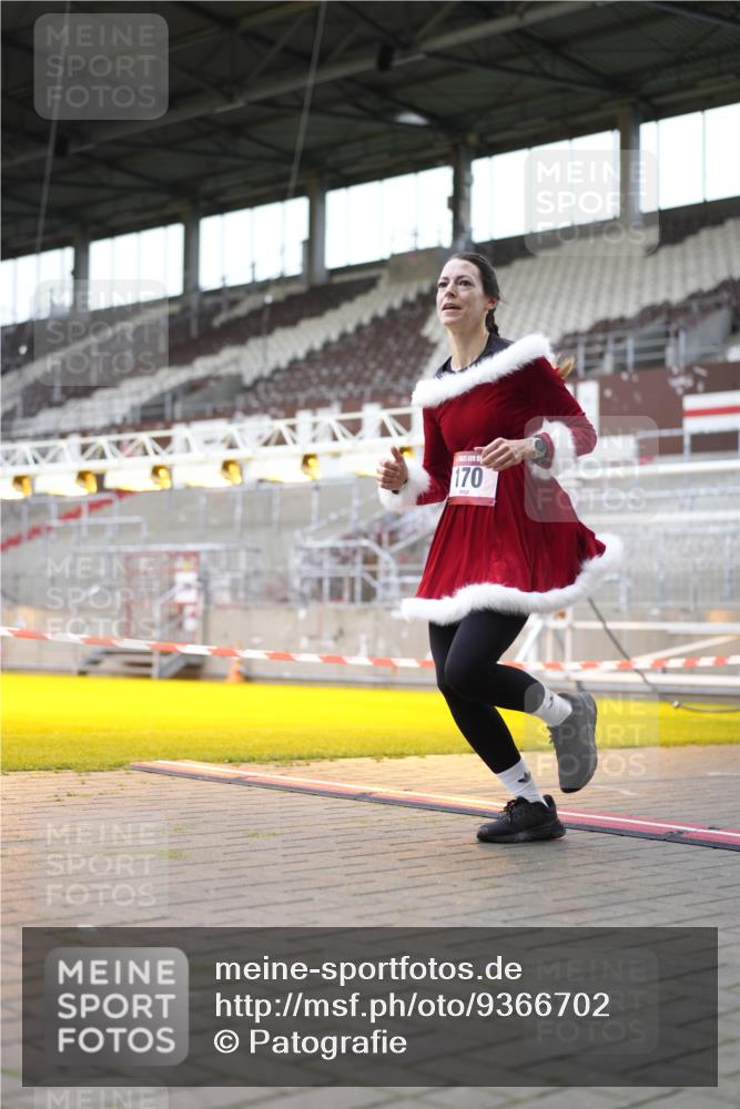 07.12.2025 - St. Pauli X-Mass-Run No. 15 Patografie http://msf.ph/oto/9366702 07.12.2025 10:57:44 Ziel 170, 324, 1390 meine-sportfotos.de