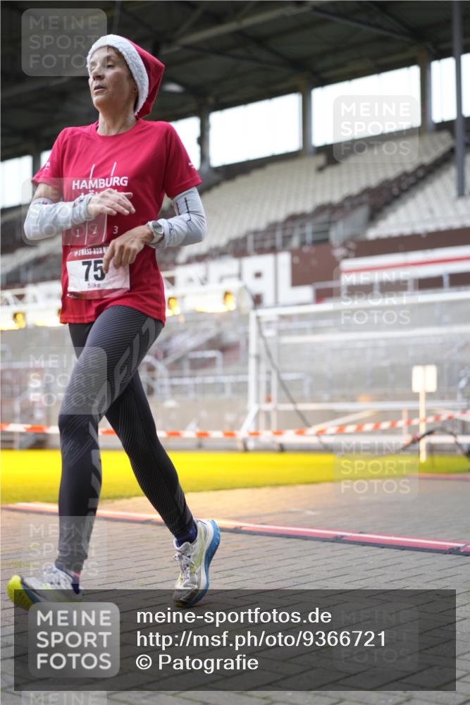 07.12.2025 - St. Pauli X-Mass-Run No. 15 Patografie http://msf.ph/oto/9366721 07.12.2025 10:57:58 Ziel 43, 75, 170, 234, 1690 meine-sportfotos.de