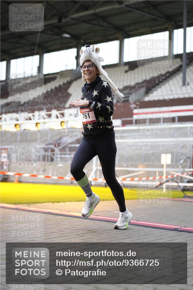 07.12.2025 - St. Pauli X-Mass-Run No. 15 Patografie http://msf.ph/oto/9366725 07.12.2025 10:58:06 Ziel 43, 75, 234, 761, 1690 meine-sportfotos.de