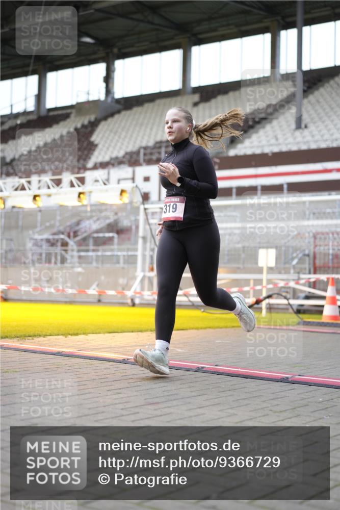 07.12.2025 - St. Pauli X-Mass-Run No. 15 Patografie http://msf.ph/oto/9366729 07.12.2025 10:58:31 Ziel 7 meine-sportfotos.de