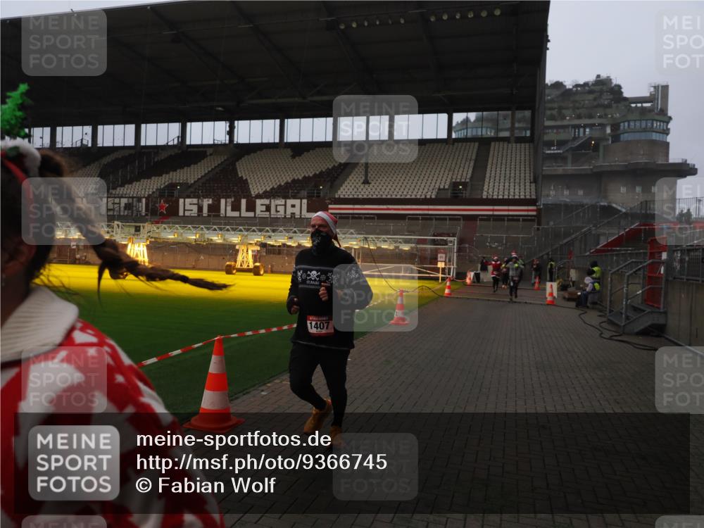07.12.2025 - St. Pauli X-Mass-Run No. 15 Fabian Wolf http://msf.ph/oto/9366745 07.12.2025 10:21:13 Ziel 1386, 1407, 1898, 1900, 2173, 2565, 3848, 3849, 3984, 4338 meine-sportfotos.de