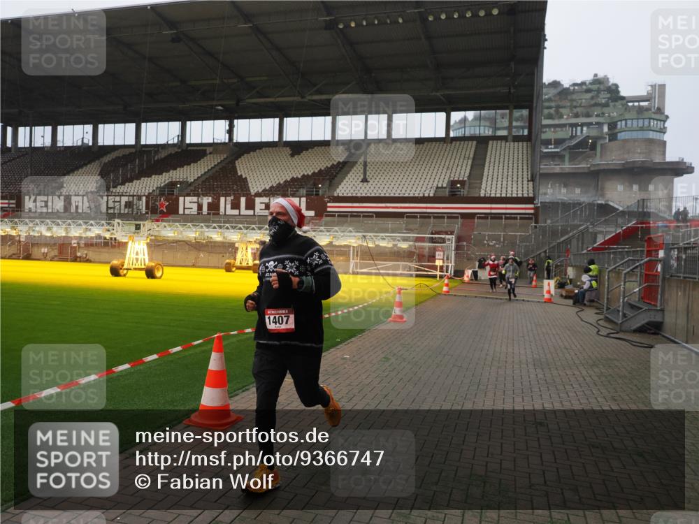 07.12.2025 - St. Pauli X-Mass-Run No. 15 Fabian Wolf http://msf.ph/oto/9366747 07.12.2025 10:21:13 Ziel 1386, 1407, 1898, 1900, 2173, 2565, 3848, 3849, 3984, 4338 meine-sportfotos.de