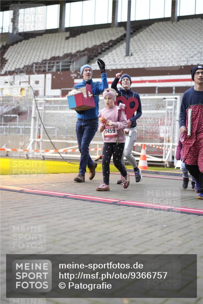 07.12.2025 - St. Pauli X-Mass-Run No. 15 Patografie http://msf.ph/oto/9366757 07.12.2025 10:58:47 Ziel 7, 606, 907, 941, 1160, 1174, 1451, 1453, 1456, 1458, 1459, 1476, 2130, 2131 meine-sportfotos.de