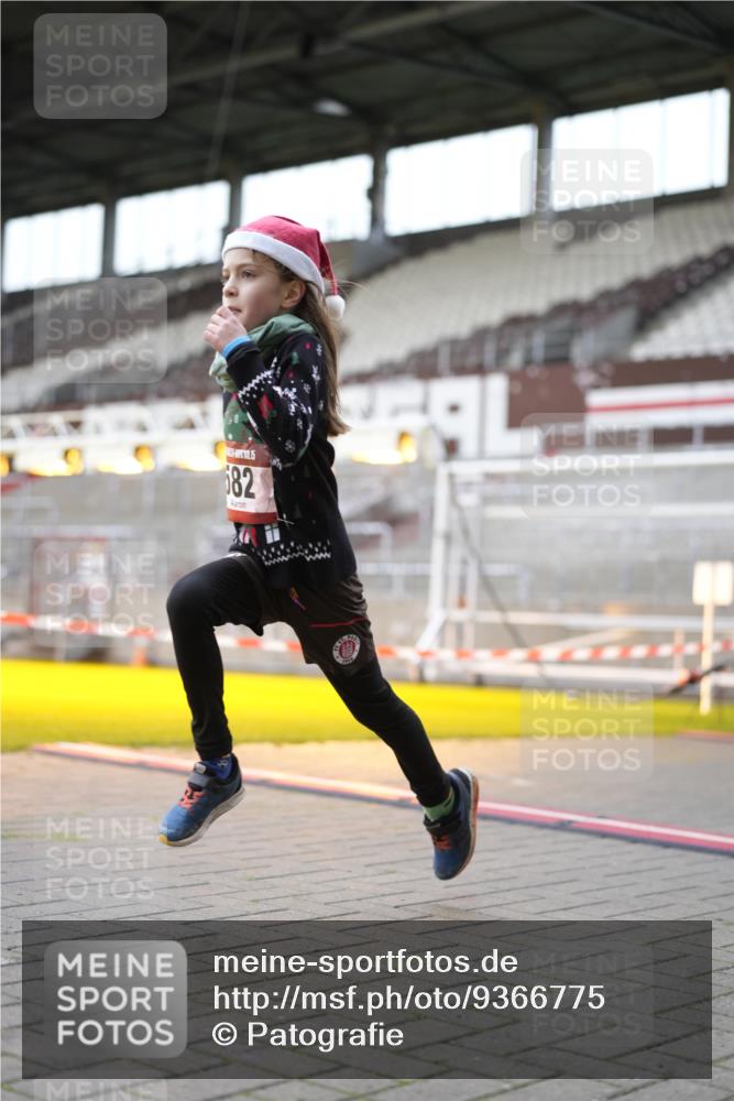 07.12.2025 - St. Pauli X-Mass-Run No. 15 Patografie http://msf.ph/oto/9366775 07.12.2025 10:58:56 Ziel 582, 606, 907, 1160, 1174, 1451, 1453, 1456, 1458, 1459, 1476, 1508 meine-sportfotos.de