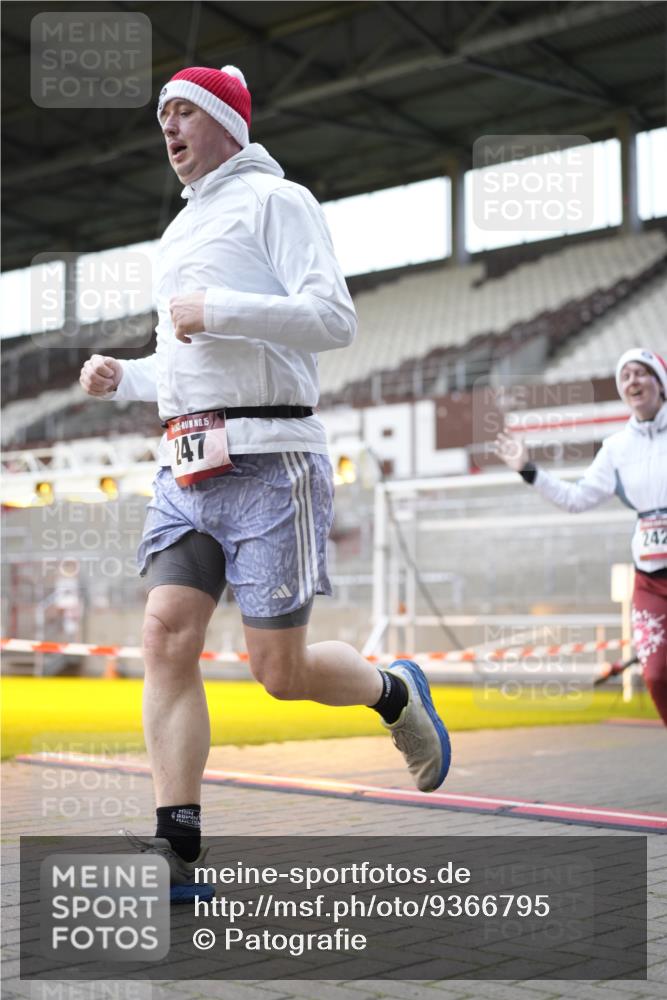 07.12.2025 - St. Pauli X-Mass-Run No. 15 Patografie http://msf.ph/oto/9366795 07.12.2025 10:59:07 Ziel 242, 582, 1508, 2503, 2772 meine-sportfotos.de