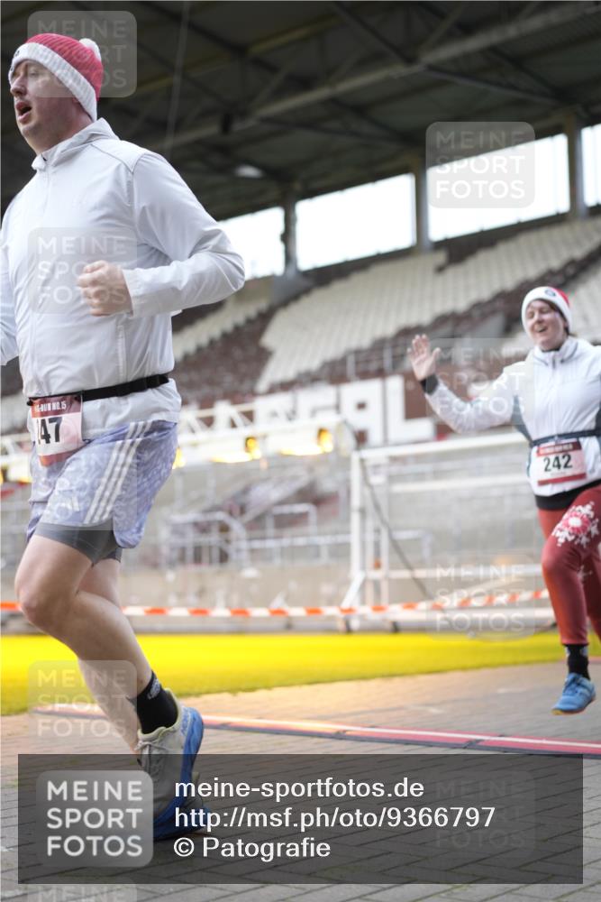 07.12.2025 - St. Pauli X-Mass-Run No. 15 Patografie http://msf.ph/oto/9366797 07.12.2025 10:59:07 Ziel 242, 582, 1508, 2503, 2772 meine-sportfotos.de