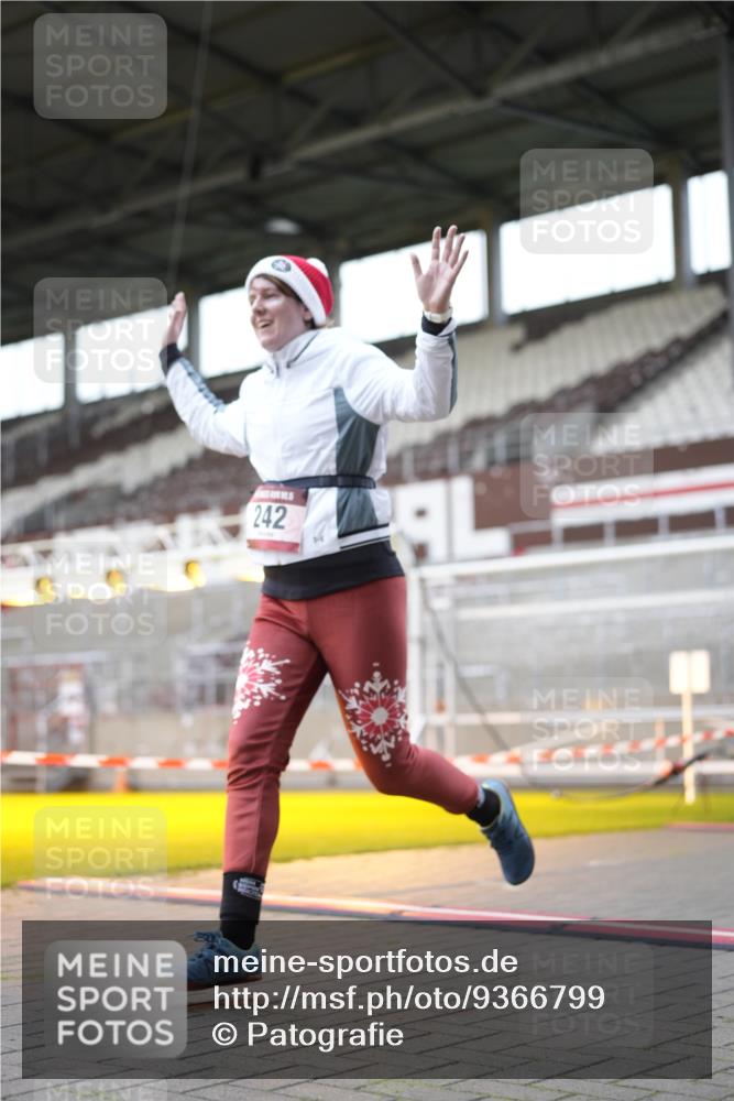07.12.2025 - St. Pauli X-Mass-Run No. 15 Patografie http://msf.ph/oto/9366799 07.12.2025 10:59:07 Ziel 242, 582, 1508, 2503, 2772 meine-sportfotos.de