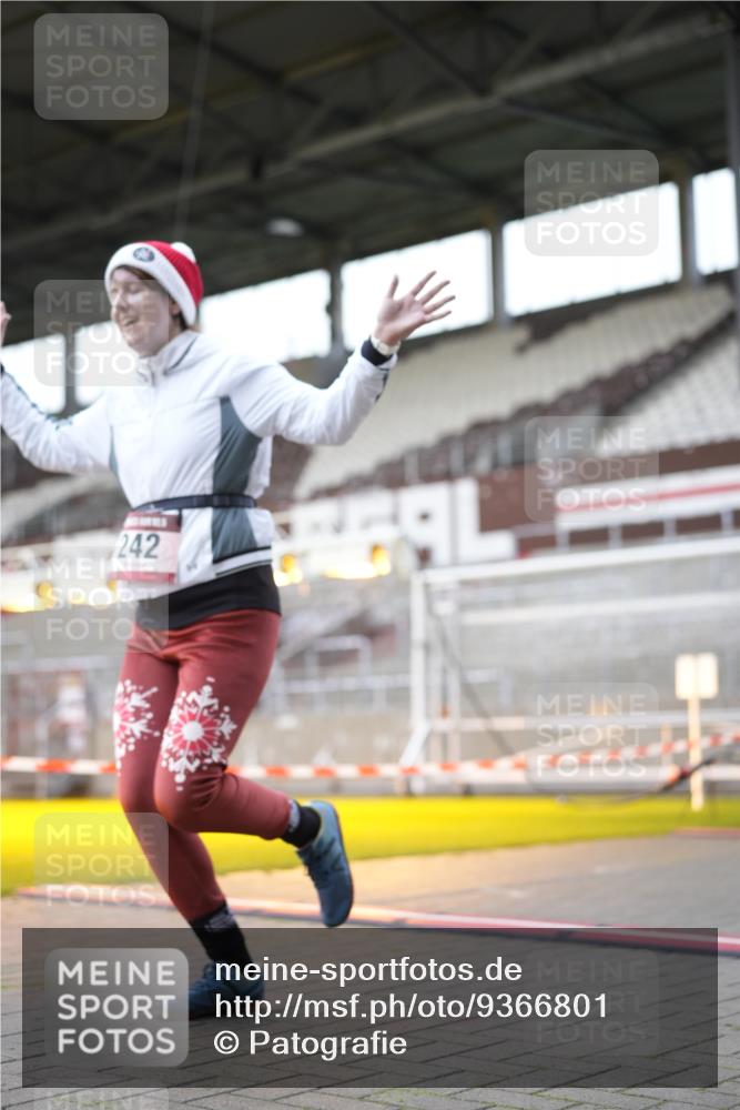 07.12.2025 - St. Pauli X-Mass-Run No. 15 Patografie http://msf.ph/oto/9366801 07.12.2025 10:59:08 Ziel 242, 582, 1508, 2503, 2719, 2772 meine-sportfotos.de