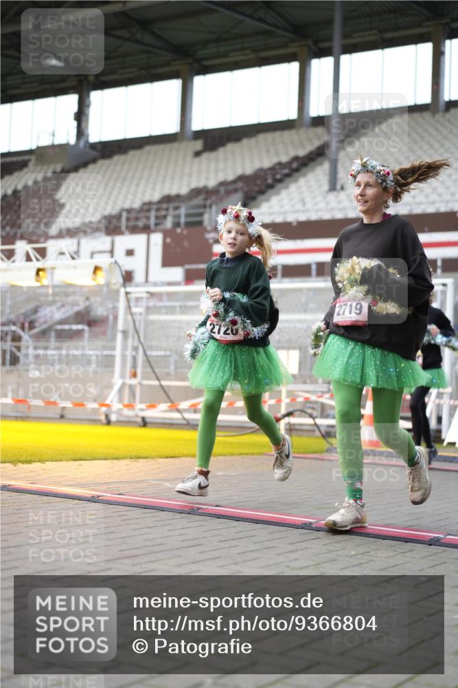 07.12.2025 - St. Pauli X-Mass-Run No. 15 Patografie http://msf.ph/oto/9366804 07.12.2025 10:59:14 Ziel 242, 2503, 2719, 2720, 2721, 2727, 2772 meine-sportfotos.de