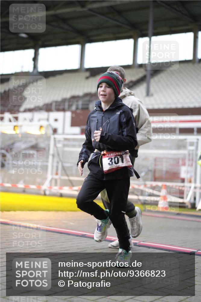 07.12.2025 - St. Pauli X-Mass-Run No. 15 Patografie http://msf.ph/oto/9366823 07.12.2025 10:59:30 Ziel 301, 306, 420, 1826, 2721, 2727, 4128 meine-sportfotos.de