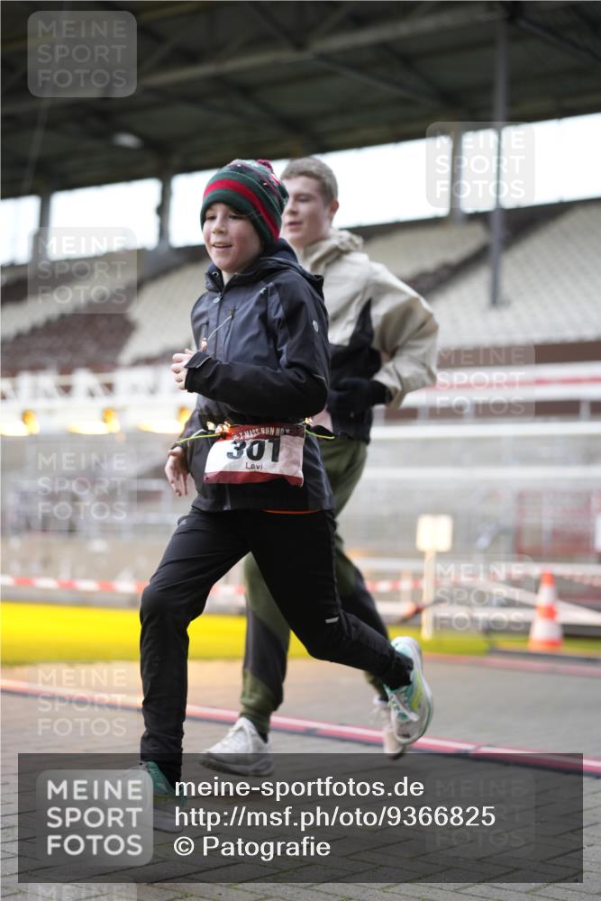 07.12.2025 - St. Pauli X-Mass-Run No. 15 Patografie http://msf.ph/oto/9366825 07.12.2025 10:59:30 Ziel 301, 306, 420, 1826, 2721, 2727, 4128 meine-sportfotos.de
