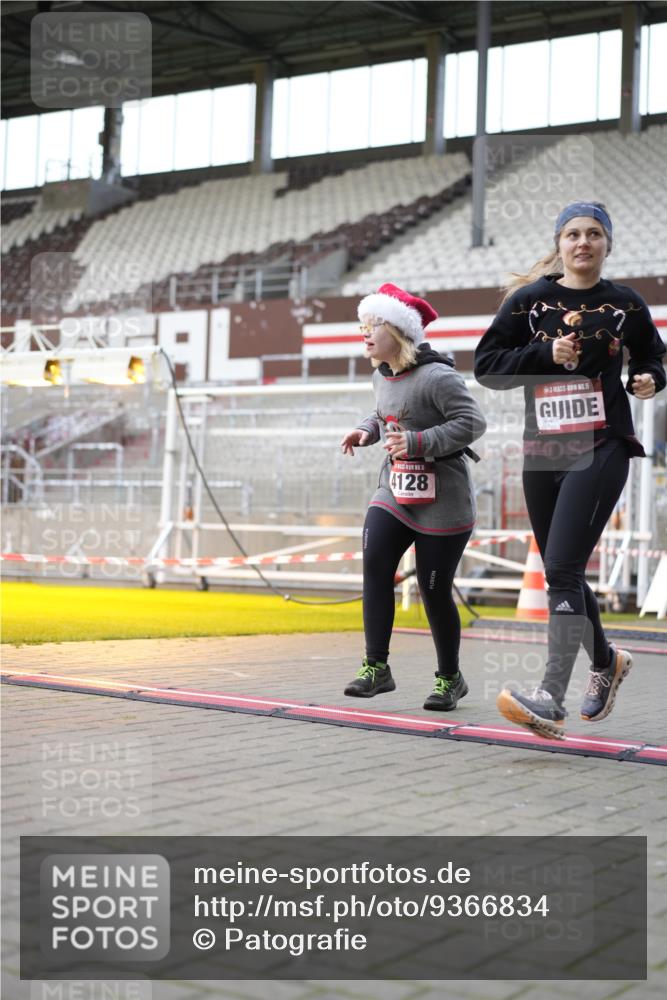07.12.2025 - St. Pauli X-Mass-Run No. 15 Patografie http://msf.ph/oto/9366834 07.12.2025 10:59:36 Ziel 301, 306, 420, 1826, 4128 meine-sportfotos.de