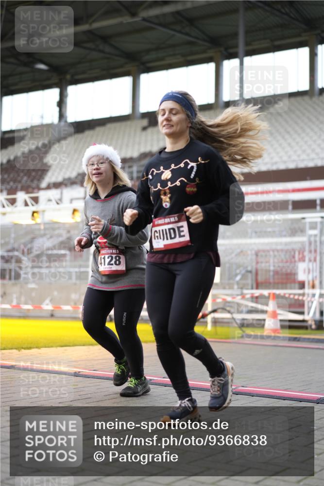 07.12.2025 - St. Pauli X-Mass-Run No. 15 Patografie http://msf.ph/oto/9366838 07.12.2025 10:59:36 Ziel 301, 306, 420, 1826, 4128 meine-sportfotos.de