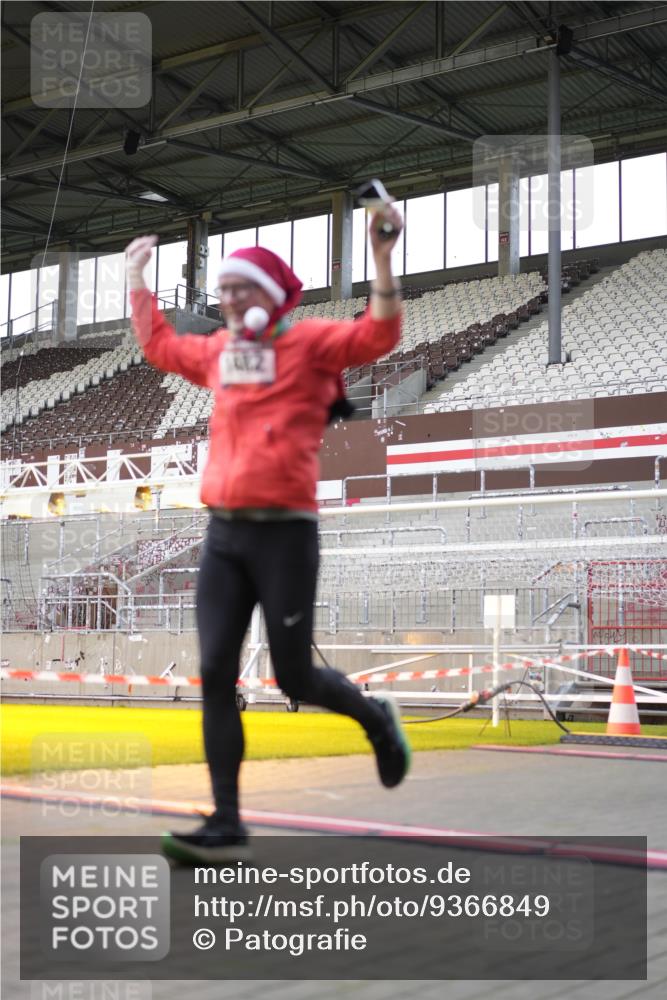07.12.2025 - St. Pauli X-Mass-Run No. 15 Patografie http://msf.ph/oto/9366849 07.12.2025 10:59:57 Ziel 529, 1482, 1558, 1702, 3586 meine-sportfotos.de