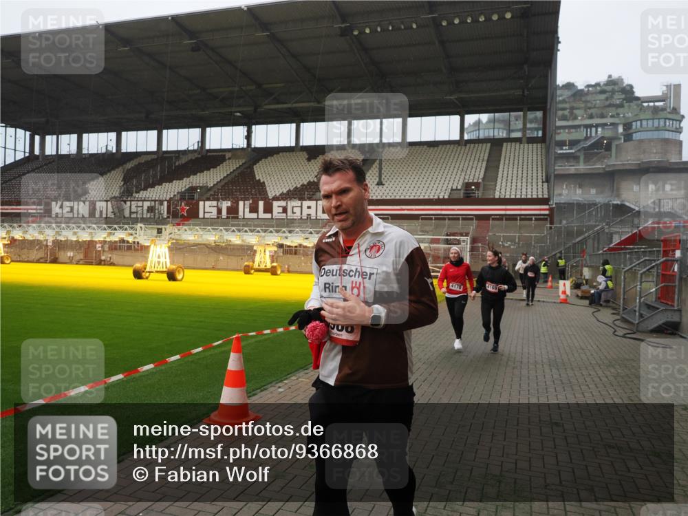 07.12.2025 - St. Pauli X-Mass-Run No. 15 Fabian Wolf http://msf.ph/oto/9366868 07.12.2025 10:21:31 Ziel 149, 270, 1326, 2173, 2927, 2997, 3062, 3091, 3384, 3540, 3541, 3848, 3849, 3988, 4117, 4158, 4169, 4170 meine-sportfotos.de