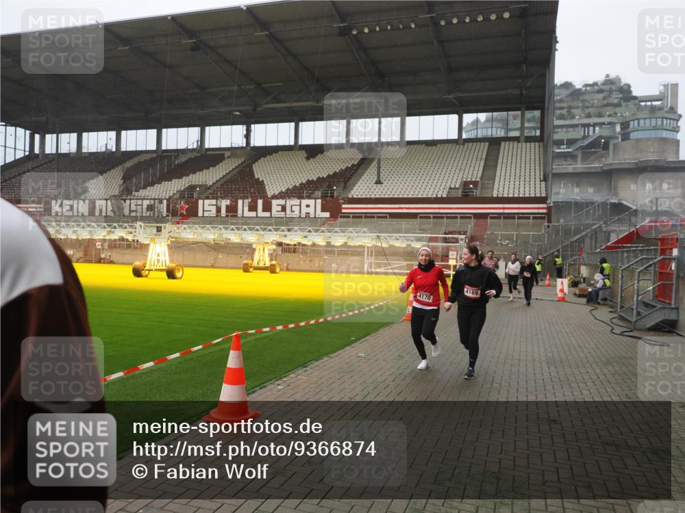 07.12.2025 - St. Pauli X-Mass-Run No. 15 Fabian Wolf http://msf.ph/oto/9366874 07.12.2025 10:21:31 Ziel 149, 270, 1326, 2173, 2927, 2997, 3062, 3091, 3384, 3540, 3541, 3848, 3849, 3988, 4117, 4158, 4169, 4170 meine-sportfotos.de