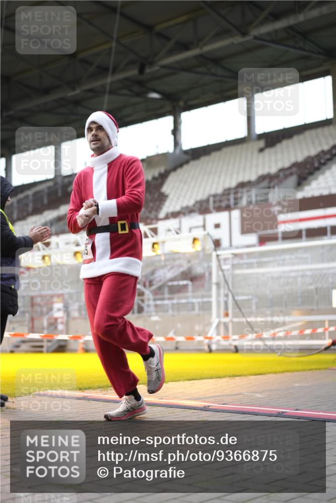 07.12.2025 - St. Pauli X-Mass-Run No. 15 Patografie http://msf.ph/oto/9366875 07.12.2025 11:00:17 Ziel 225, 435, 440, 611, 985, 988, 3952, 4793 meine-sportfotos.de