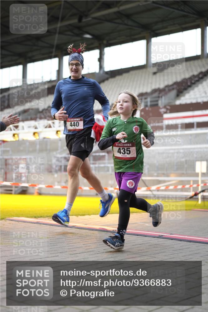 07.12.2025 - St. Pauli X-Mass-Run No. 15 Patografie http://msf.ph/oto/9366883 07.12.2025 11:00:21 Ziel 225, 435, 440, 611, 985, 988, 1721, 3952, 4478, 4793 meine-sportfotos.de