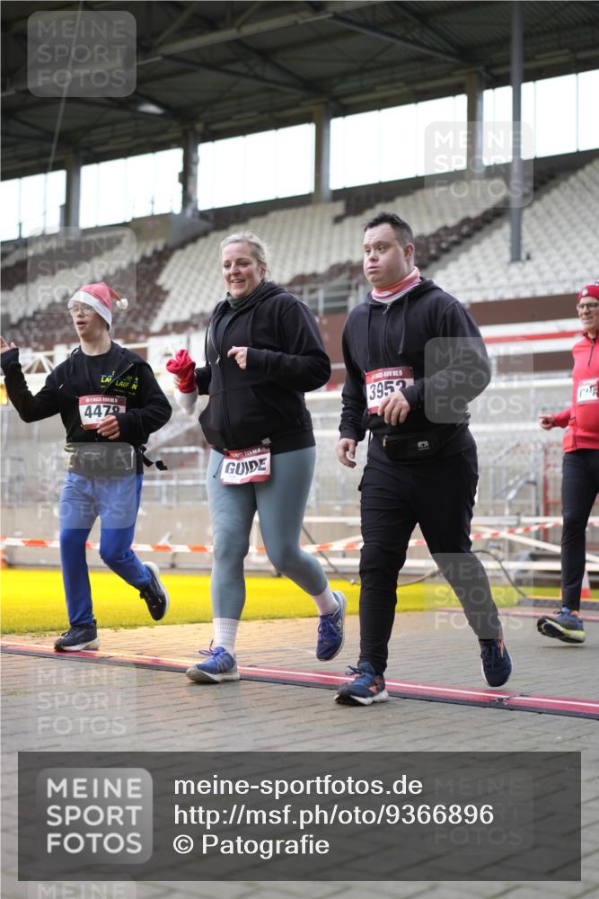 07.12.2025 - St. Pauli X-Mass-Run No. 15 Patografie http://msf.ph/oto/9366896 07.12.2025 11:00:24 Ziel 225, 435, 440, 611, 985, 988, 1721, 3952, 4478, 4793 meine-sportfotos.de