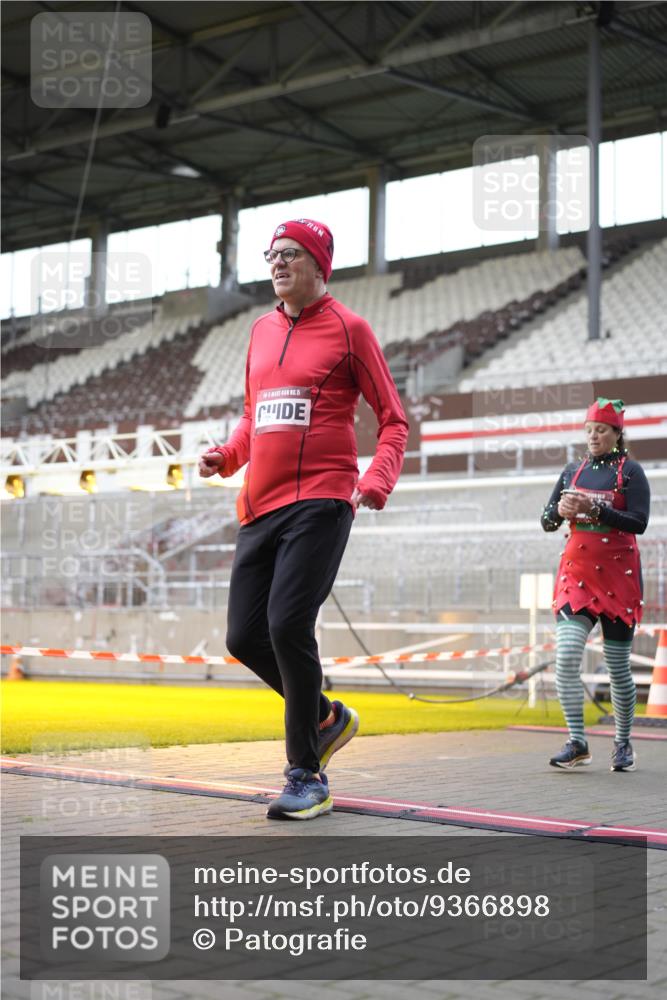 07.12.2025 - St. Pauli X-Mass-Run No. 15 Patografie http://msf.ph/oto/9366898 07.12.2025 11:00:25 Ziel 225, 435, 440, 611, 985, 988, 1721, 3952, 4478, 4793 meine-sportfotos.de