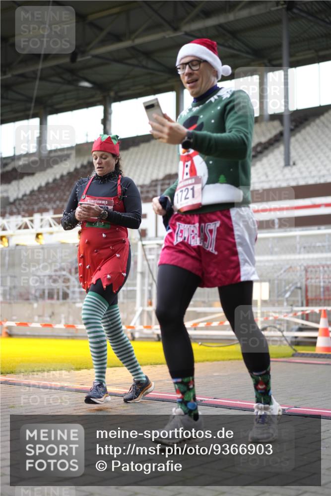 07.12.2025 - St. Pauli X-Mass-Run No. 15 Patografie http://msf.ph/oto/9366903 07.12.2025 11:00:26 Ziel 225, 410, 435, 439, 440, 611, 985, 988, 1721, 3952, 4478, 4793 meine-sportfotos.de