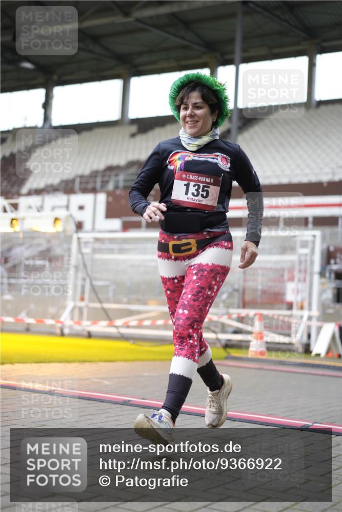 07.12.2025 - St. Pauli X-Mass-Run No. 15 Patografie http://msf.ph/oto/9366922 07.12.2025 11:00:44 Ziel 68, 135, 410, 433, 439, 492, 1065, 1068, 1660, 3349, 3353 meine-sportfotos.de